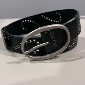 Like-new Levi’s leather belt